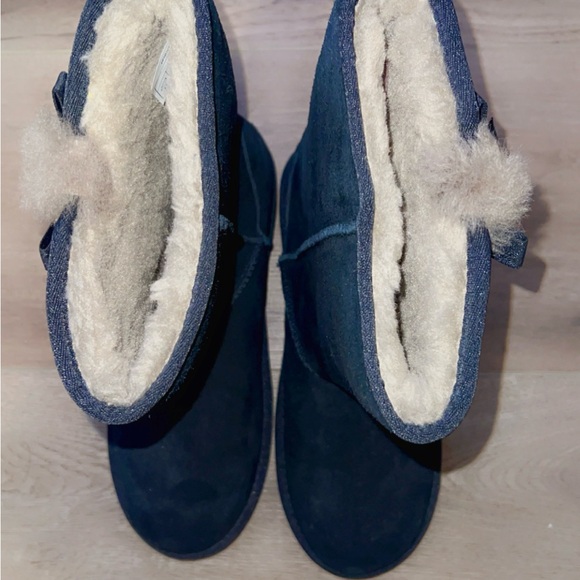 Koolaburra by UGG Victoria Women's Black Suede Boots with Pom Pom Accent NO BOX - Picture 3 of 6